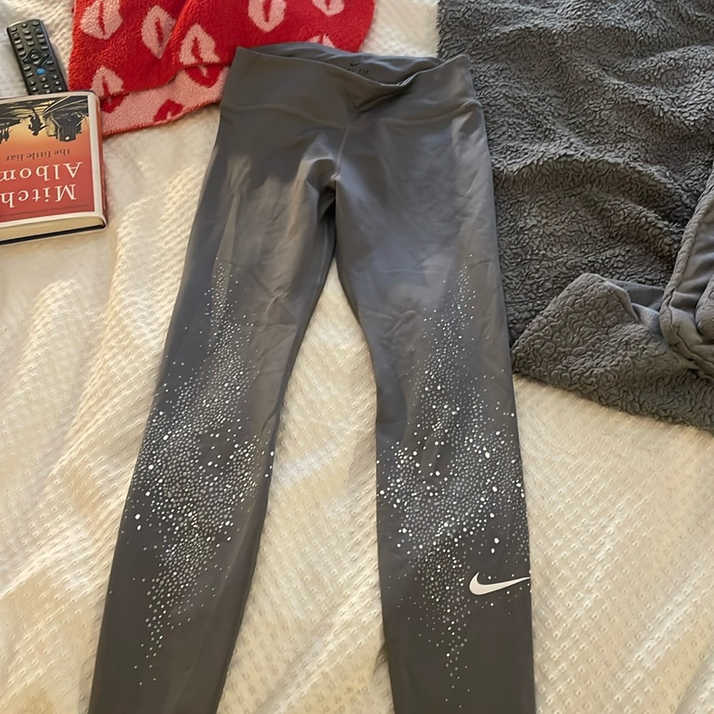 Gray and white Nike legging’s